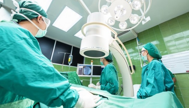 Як відбувається підготовка та відправка українців на лікування за кордон?