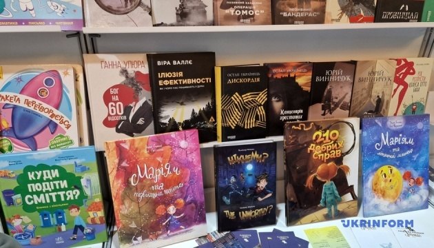 150 тисяч книжок українською: діти-переселенці читатимуть рідною мовою в Європі