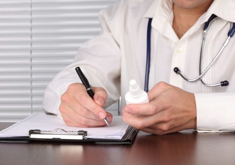 Уряд дозволив аптекам продавати рецептурні ліки без рецепту під час війни