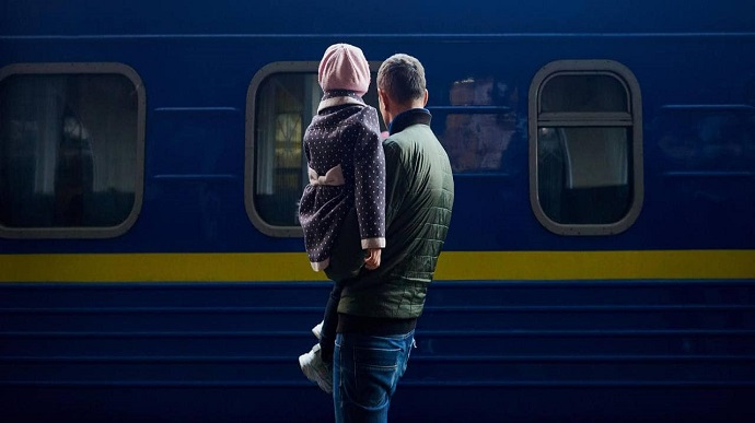 ВПО отримуватимуть грошові виплати від держави під час евакуації просто на вокзалі