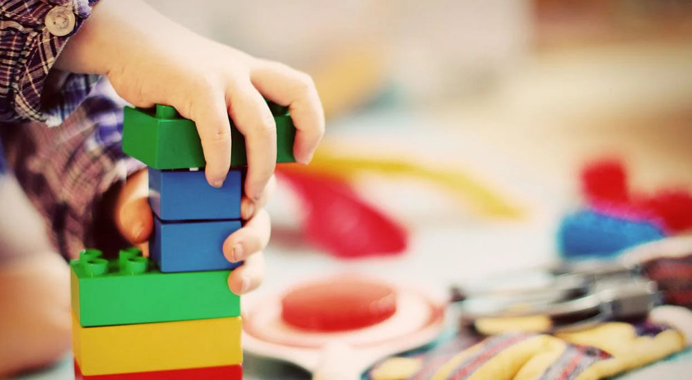 Як українським біженцям отримати допомогу на новонароджених у Польщі