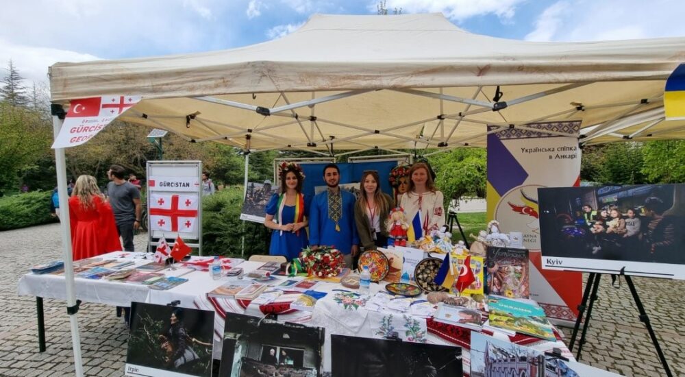 У Туреччині представили фотовиставку про наслідки вторгнення рф в Україну