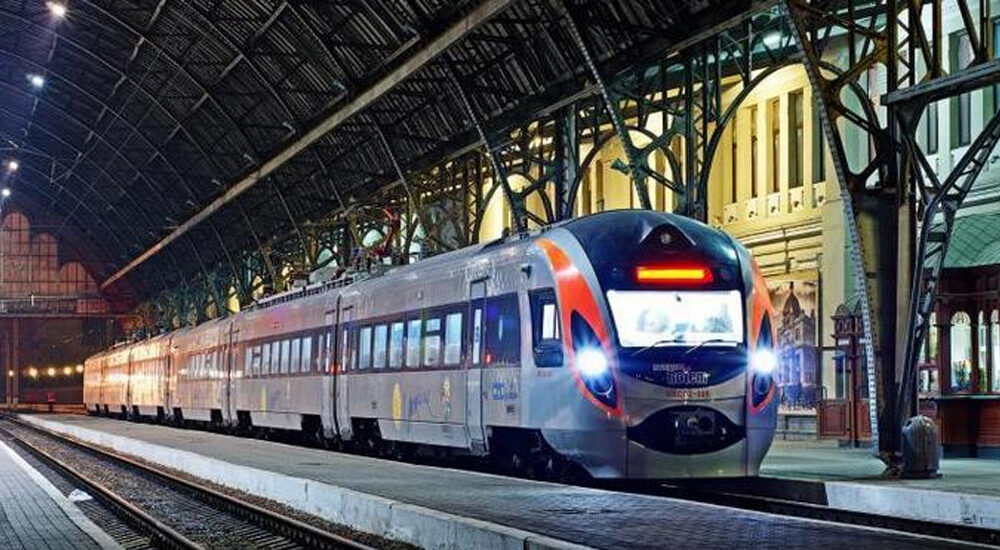 «Укрзалізниця» відкрила попередній продаж квитків: перелік рейсів