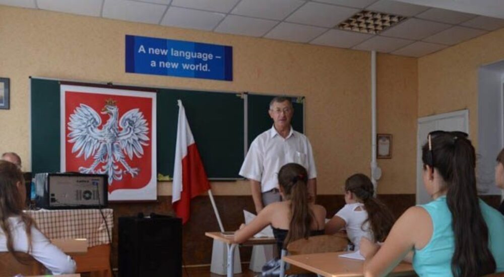 Біженці з України можуть працювати вчителями та помічниками вчителя в Польщі