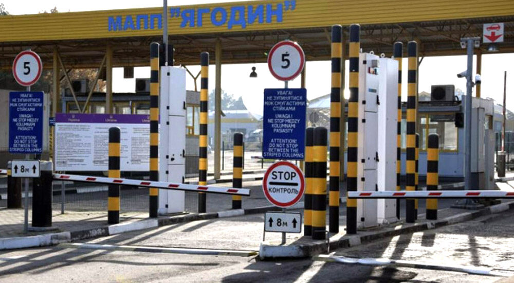 Через прикордонний пункт «Ягодин» пропускатимуть лише вантажівки та автобуси