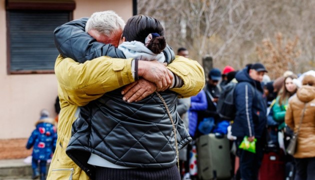 Мешканців Львівщини закликають підтримати переселенців поважного віку