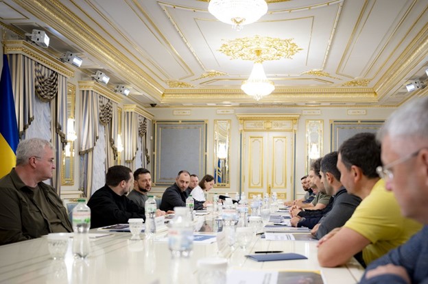 Президент провів нараду щодо будівництва інфраструктурних об’єктів згідно з вимогами воєнного часу