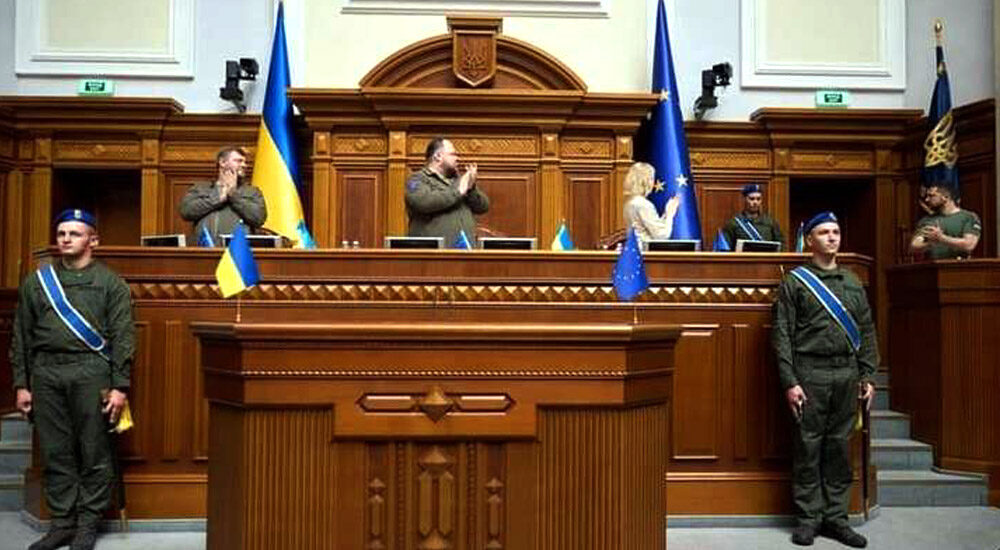 У сесійній залі Верховної Ради встановили прапор Євросоюзу
