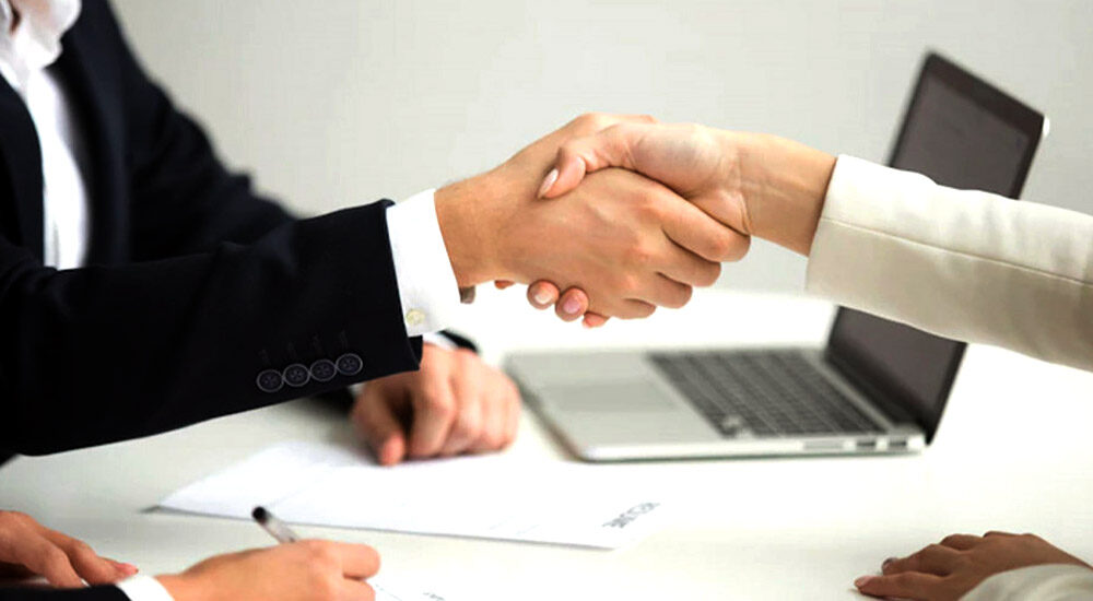 Близько 100 тисяч біженців з України працевлаштувалися в Угорщині