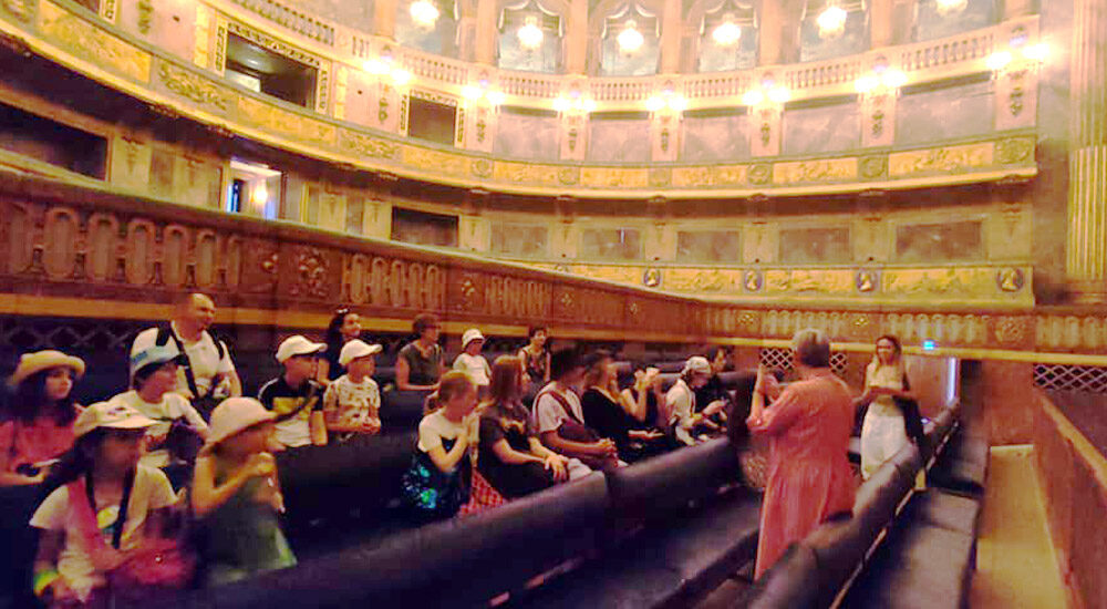 Для дітей-біженців з України створили безкоштовні екскурсії у Франції