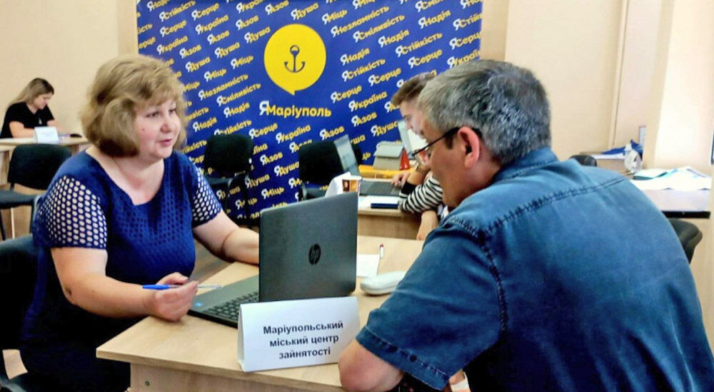 У Києві та Кривому Розі провели зустрічі для переселенців із Маріуполя, які шукають роботу