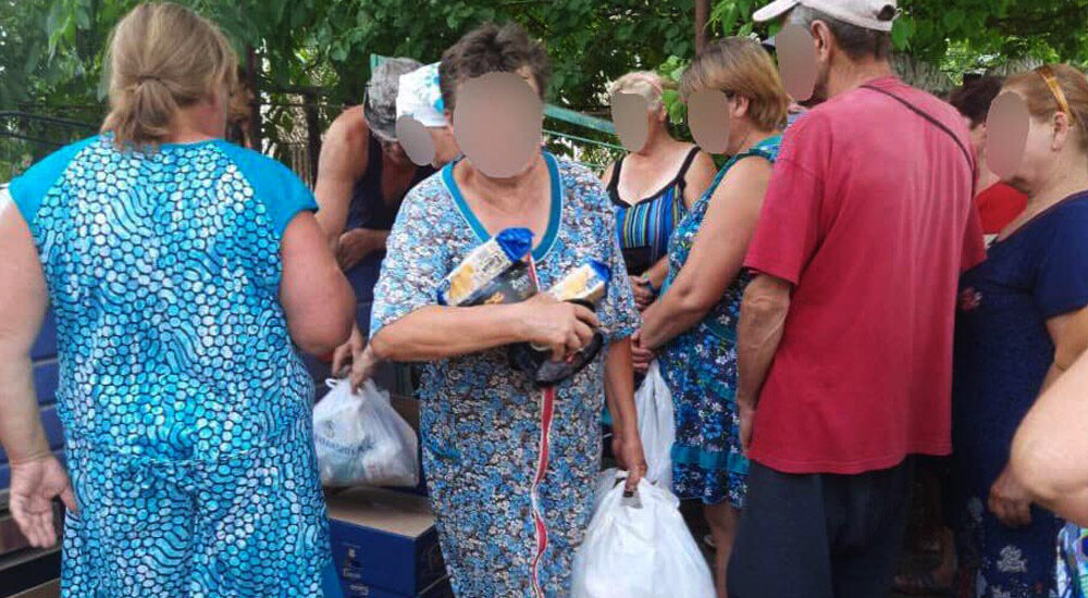 На Херсонщині мешканцям двох деокупованих сіл передали гумдопомогу