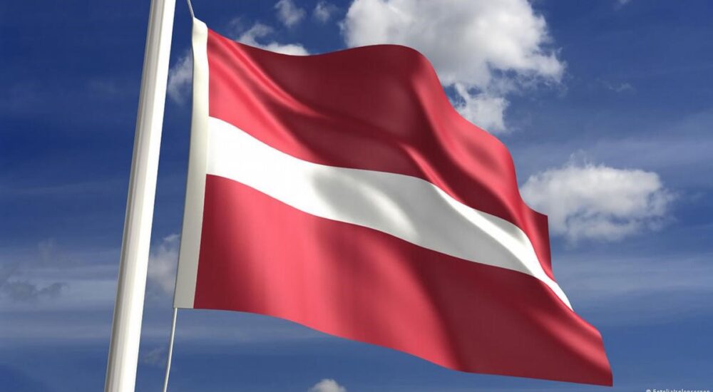 Понад 6500 українських біженців наразі працюють у Латвії