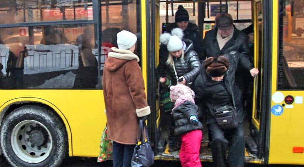 У ВР зареєстрували законопроєкт про безкоштовний проїзд для ВПО залізничним і громадським транспортом на період дії воєнного стану