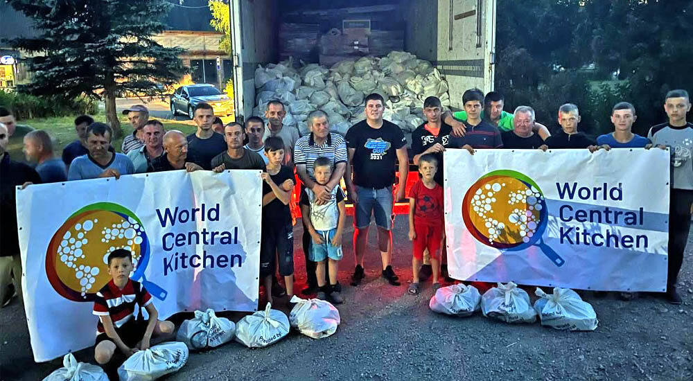 На Львівщині ВПО отримали близько 40 тисяч продуктових наборів від міжнародної організації