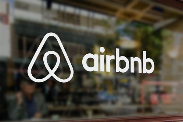 Airbnb поновлює програму безплатного житла для українців за кордоном