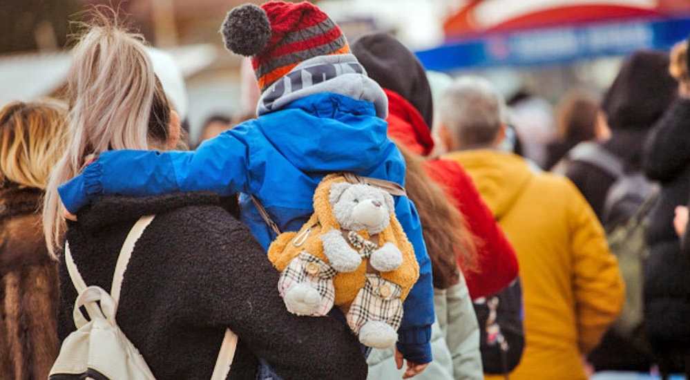 Як допомогти дитині пережити вимушений переїзд під час війни