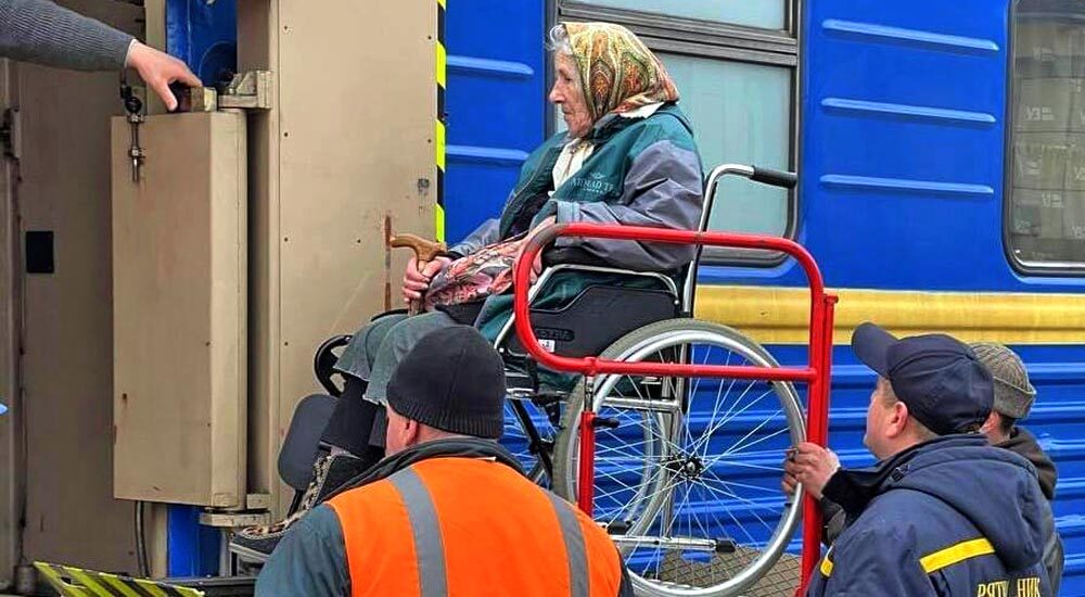 Протягом поточного місяця з прифронтових зон евакуйовано понад 600 маломобільних осіб
