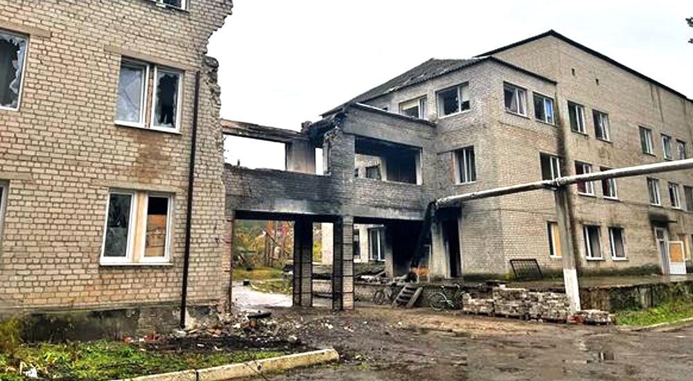 У Балаклії почали відбудовувати лікарню, яку розбомбили окупанти