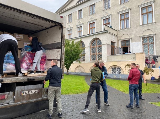 Дрогобицька громада отримала від Німеччини дві фури з гуманітарною допомогою для ВПО