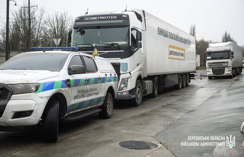У Херсон продовжують прибувати гуманітарні конвої зі всієї України