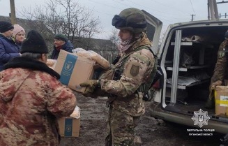 Правоохоронці доставили гуманітарну допомогу у звільнені села Луганщини