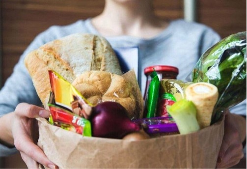 Переселенцям з Луганщини видали понад 640 продуктових наборів в Дніпрі та Тернополі