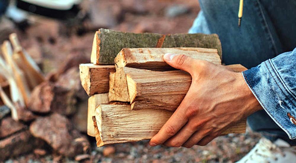 Кабмін збільшив розмір субсидії для населення на придбання дров