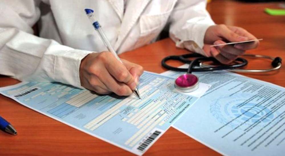 Українці за кордоном можуть отримати лікарняні та декретні