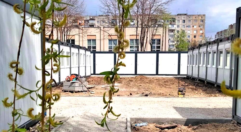 У Чернівцях будують модульне містечко для переселенців