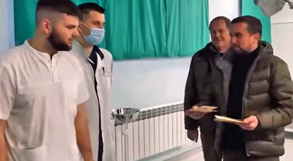 У Кропивницькому медикам-переселенцям вручили ордери на квартири