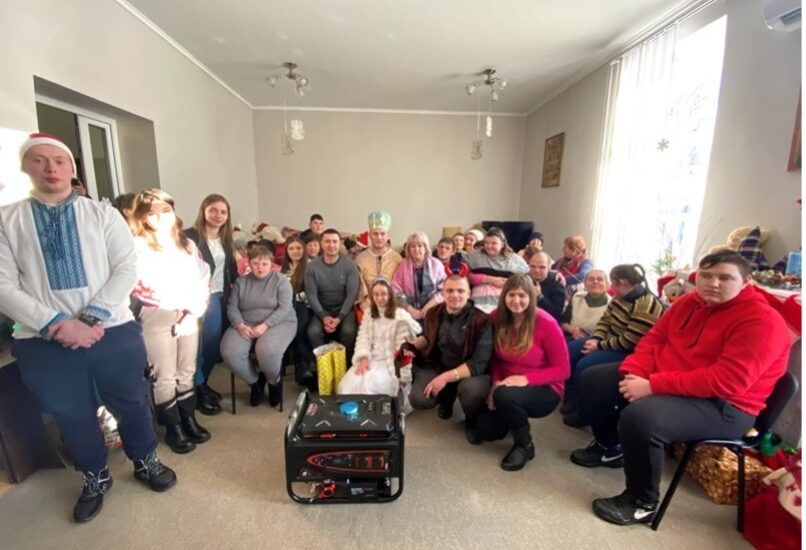 Солодощі та теплий одяг: діти Дрогобиччини отримали цінні подарунки у День святого Миколая