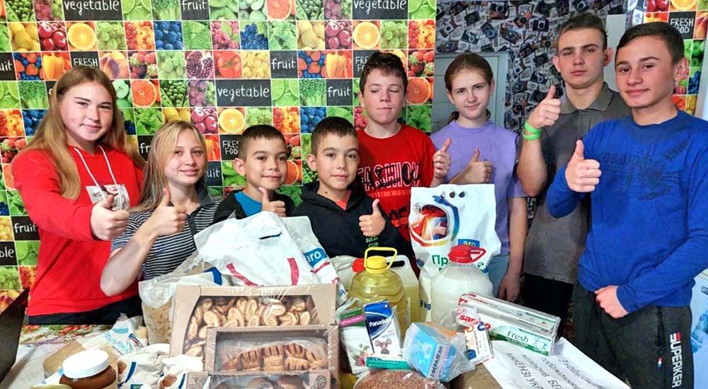 На Рівненщині понад 30 родин, які опікуються сиротами, отримали побутову техніку