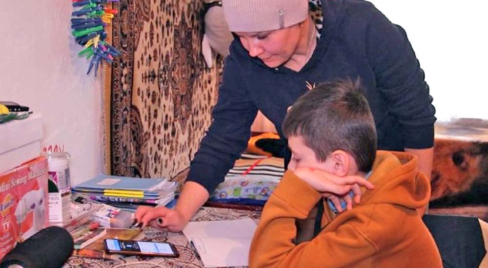 Облаштували санвузол і закупили побутову техніку: як живуть переселенці у гуртожитку на Вінниччині