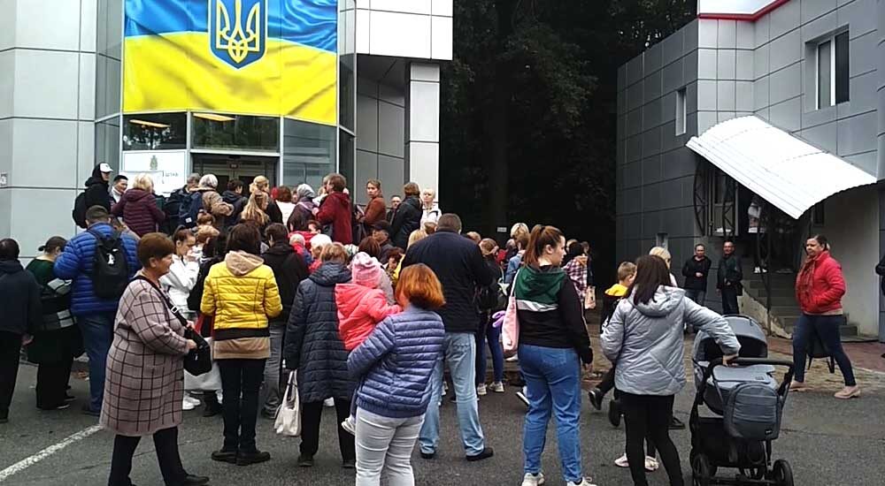 У 18 областях України працюють гуманітарні центри для переселенців із Луганщини: яку допомогу їм надали