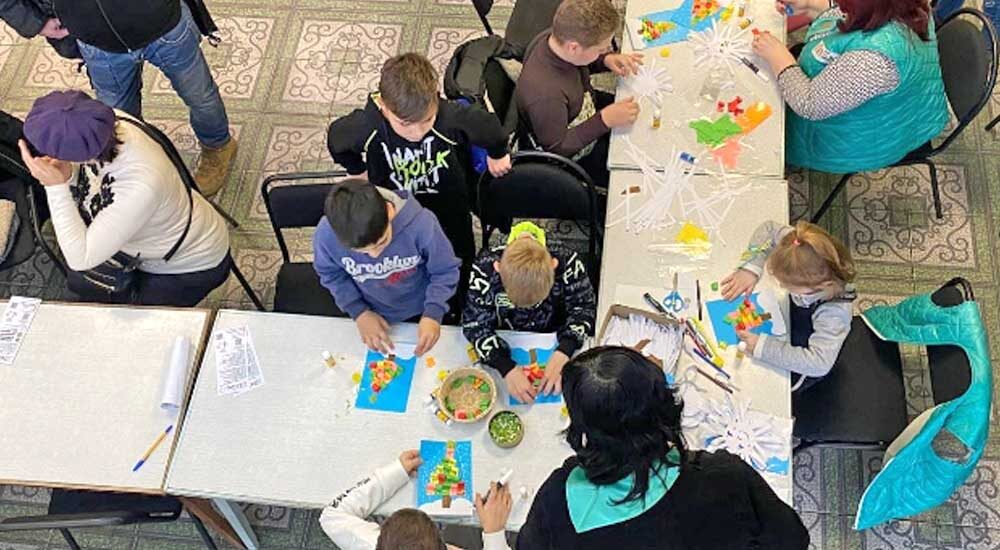 Майстер-класи й цікаві проєкти: у Житомирі для ВПО провели пізнавальний захід