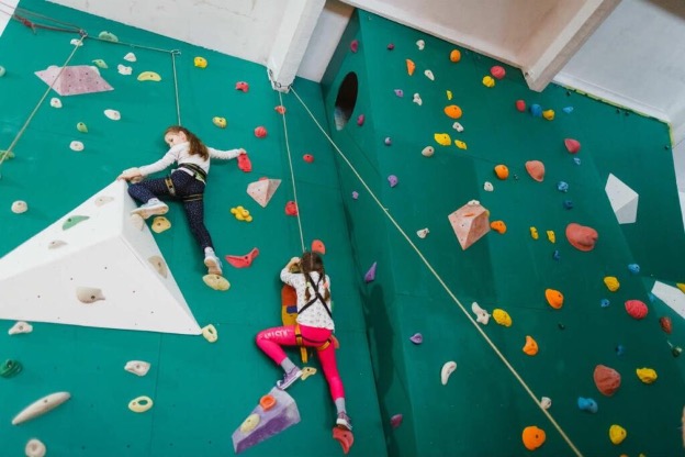 У Черкасах дітей ВПО запрошують на майстер-клас зі скелелазіння