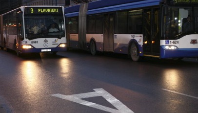 Українські біженці в Ризі зможуть безкоштовно їздити у громадському транспорті до липня