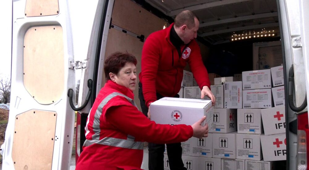 На Рівненщині переселенці отримали допомогу від Червоного Хреста
