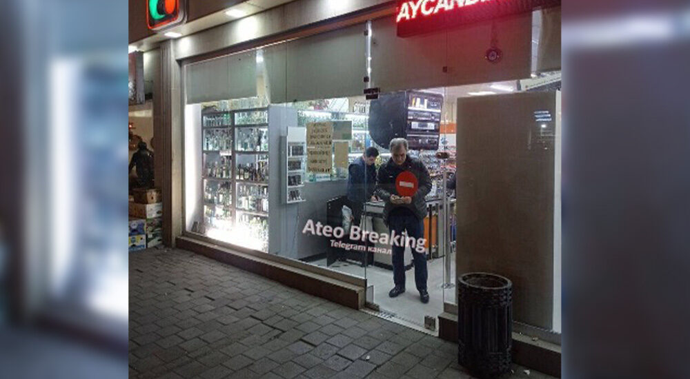 В одному з магазинів Баку українським біженцям пропонують безкоштовні продукти. ФОТО