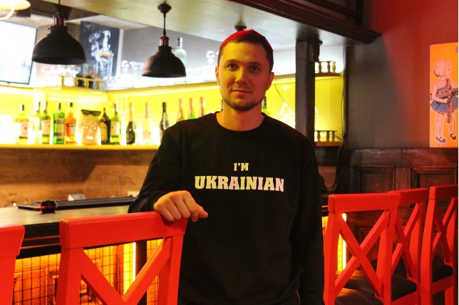 Сім’я переселенців з Донбасу відкрила паб на честь Бориса Джонсона