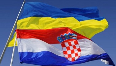 У Хорватії вже відкрили 237 українських книжкових поличок — тепер і в церкві в Загребі