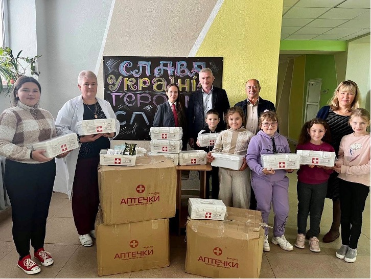 Навчальні заклади в Україні отримали медичні набори