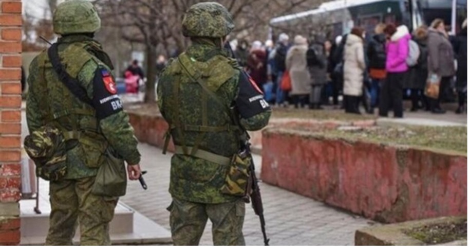 Загарбники під час «фільтрації» вивезли з села на Луганщині половину жителів