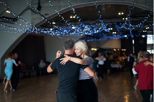 Переселенців у Черкасах запрошують на заняття з танго