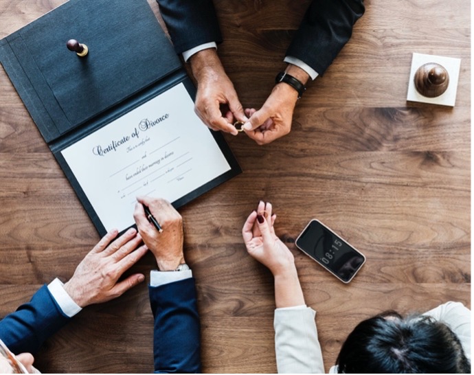 Як розірвати шлюб, якщо один із подружжя перебуває за кордоном?