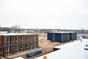 У Чернігові зводять модульне містечко за гроші Товариства Червоного Хреста України