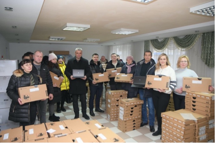 Українські вчителі отримали ноутбуки від Google та ЮНЕСКО