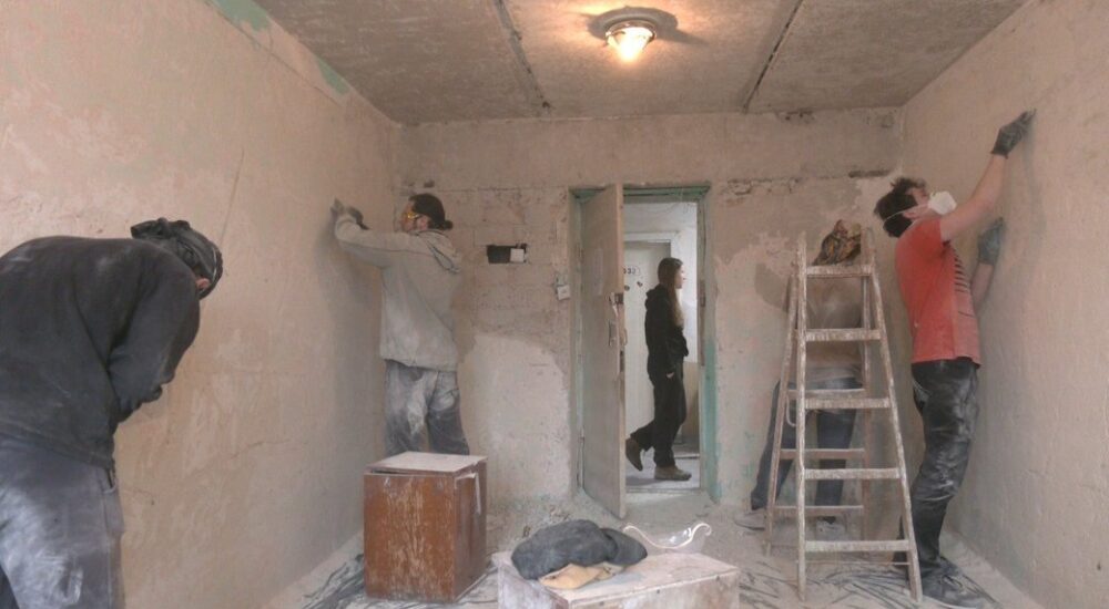 У Львові шукають волонтерів для відбудови гуртожитків для переселенців