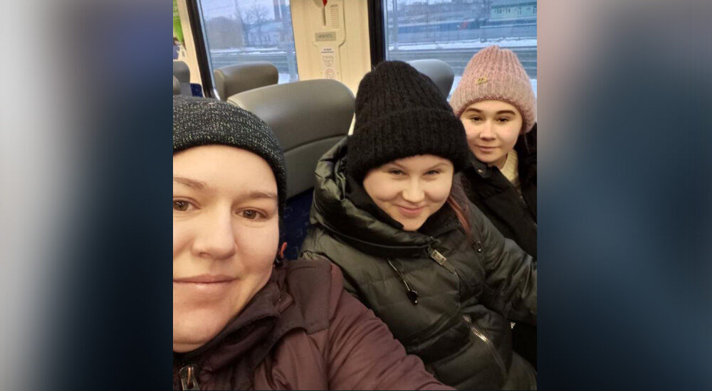 Українські діти мають бути в Україні